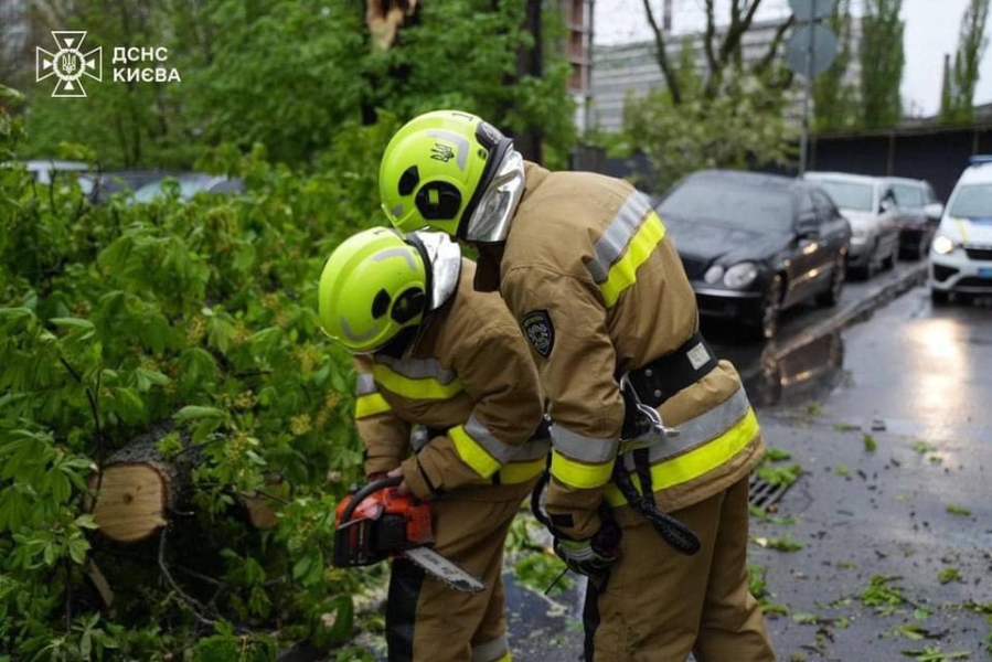 Співробітники ДСНС ДСНС, рятувальники