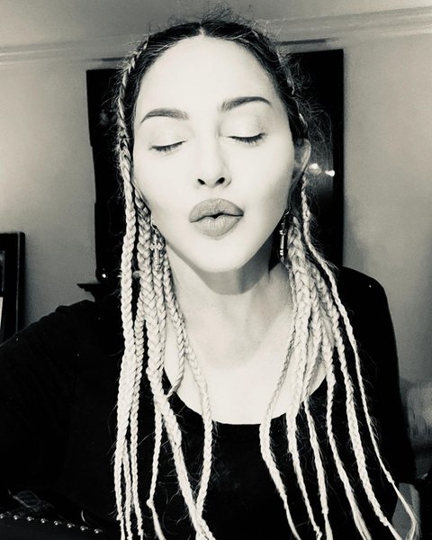 мадонна, прическа