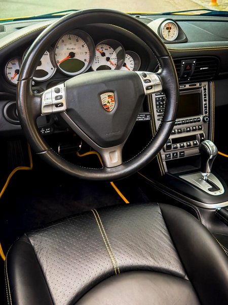 салон Porsche 911 Turbo