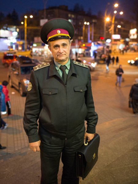 

Юрий Гусак: "Уничтожение человека — большой стресс для дельфинов. После этого они отказываются работать. Для нанесения противнику травм, несовместимых с жизнью, больше подходят другие животные: морские львы или тюлени, к которым прикрепляются специальные колющие предметы"
