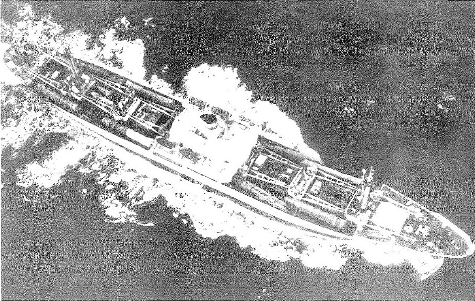 Советское судно "Металлург Аносов" с палубным грузом — восемь ракетных транспортеров с ракетами, накрытыми брезентом