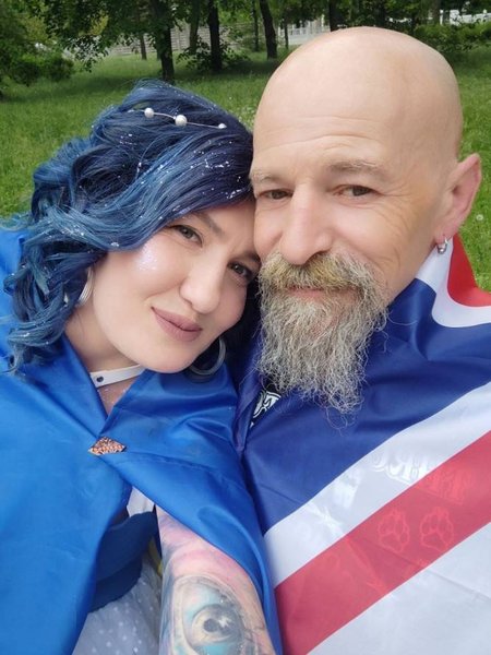 украинка, англичанин, волонтеры