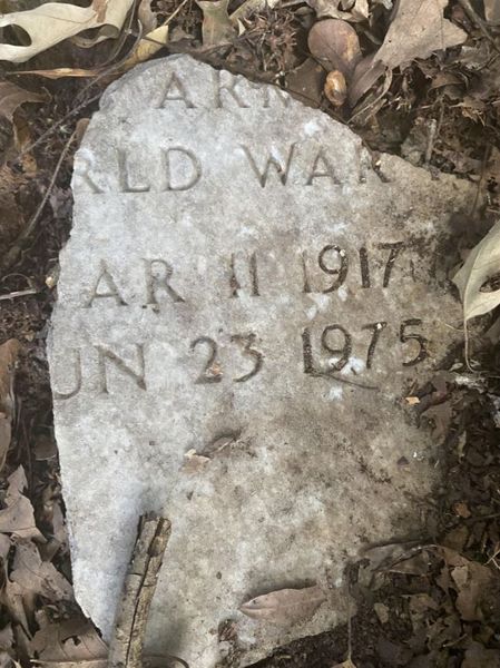 Знахідка, артефакти, цікаві історії, Енн Селларс, поховання часів Першої світової війни, надгробки, курйози