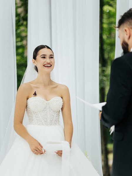 Бабочка на свадьбе