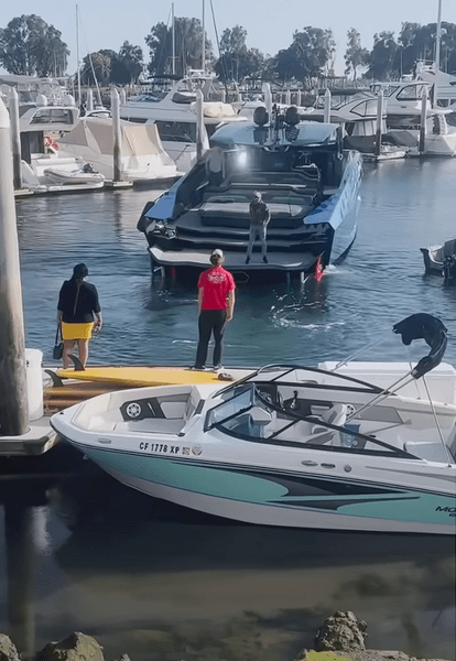 Яхта Lamborghini, яхта, судно, лодка, корабль, дорогая яхта, яхта миллионера, бизнесмен, владелец яхты, выбрасывал деньги