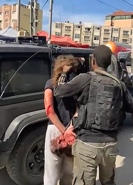 Женщина в машине боевиков ХАМАС