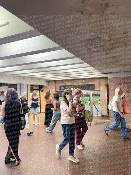 Лыбедская метро закрыли для пассажиров
