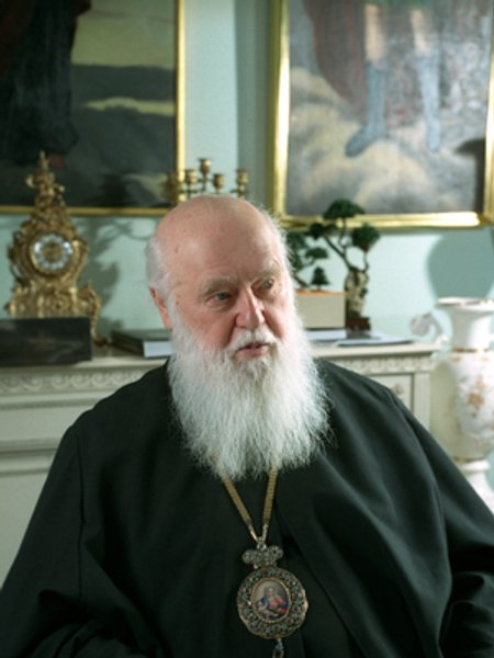 

Патриарх Филарет: "Если подсчитать все восточные патриархаты — Константинопольский, Александрийский, Антиохийский, Иерусалимский, элладскую, кипрскую церковь и т. д., — все они вместе взятые меньше Киевского патриархата в его нынешнем состоянии. И долго не признавать такую церковь не получится, это вредит всему православию"
