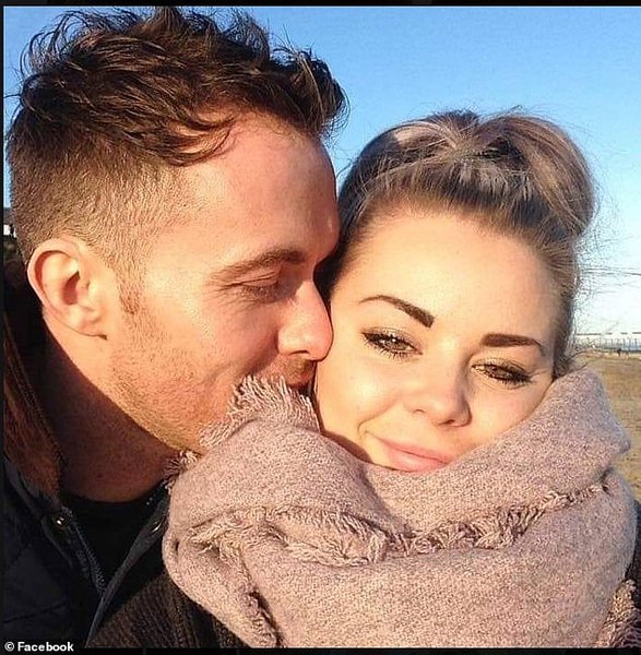 31-річна Мелісса Керр зі своїм другом