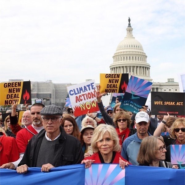 Джейн Фонда на акции протеста