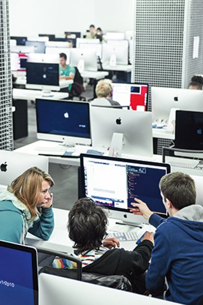 

Peer-to-peer. Так называется методика, суть которой в том, что студенты обучают друг друга
