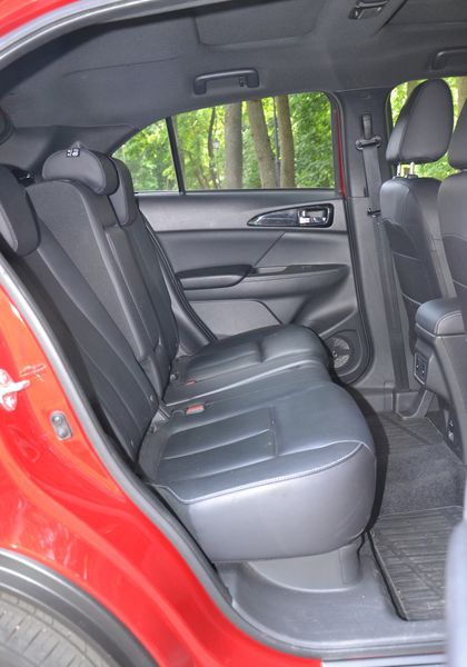 Задні сидіння Mitsubishi Eclipse Cross, новий Mitsubishi Eclipse Cross, кросовер Mitsubishi Eclipse, кросовер Mitsubishi