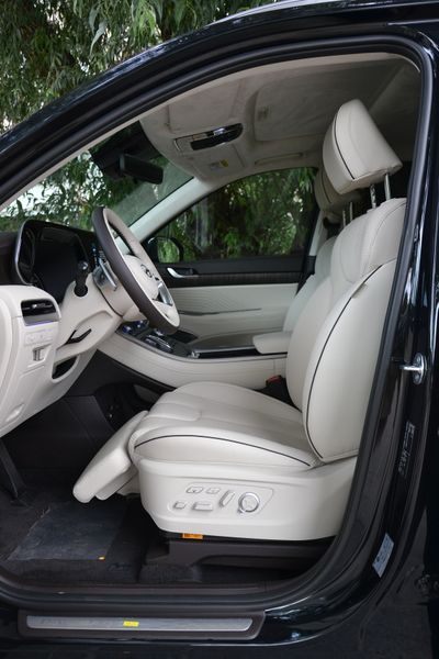 Передние сиденья Hyundai Palisade, Hyundai Palisade 2023, Hyundai Palisade, новый Hyundai Palisade, кроссовер Hyundai