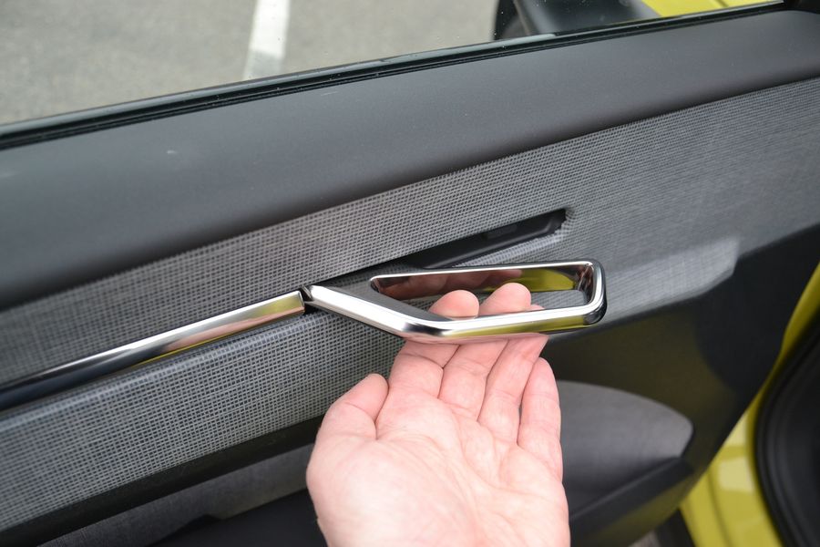 Электрокар получил оригинальные дверные ручки