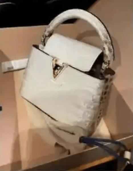 Біла сумка з крокодилової шкіри