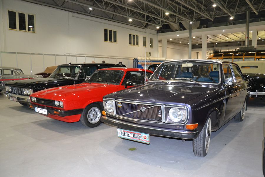 Ford Capri та Volvo 142, виставка ретро авто, old car land, ретро авто