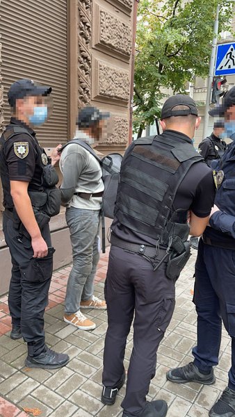 Суд отправил под стражу Мельника, пытавшегося поджечь здания в Киеве