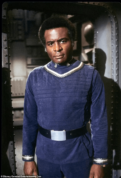 Терри Картер, роль