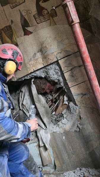 Операция по спасению мужчины длилась 3 часа