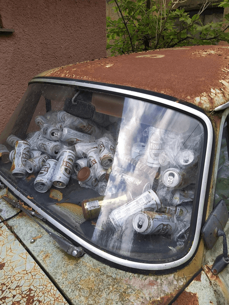 машина банки пиво