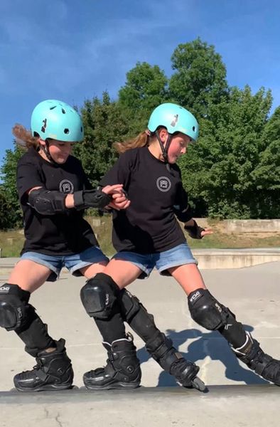 Сестри-близнючки зі Швейцарії Наемі та Олена Штумп встановили два світових рекорди завдяки катанню на ковзанах