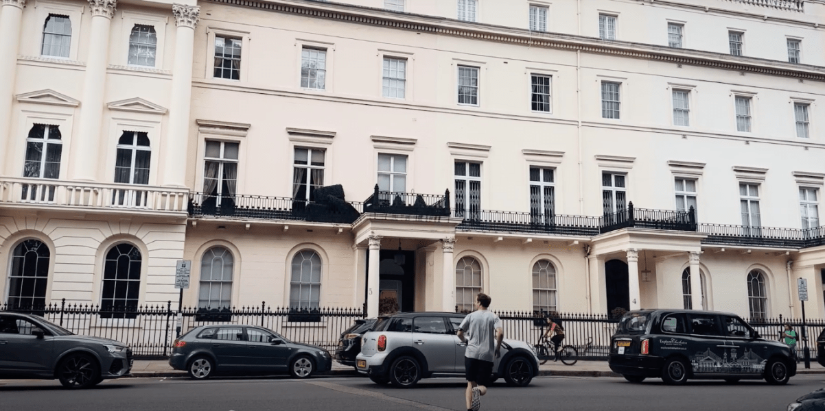 Будинок, пов'язаний з Олегом Дерипаскою Будинок, пов'язаний з Олегом Дерипаскою