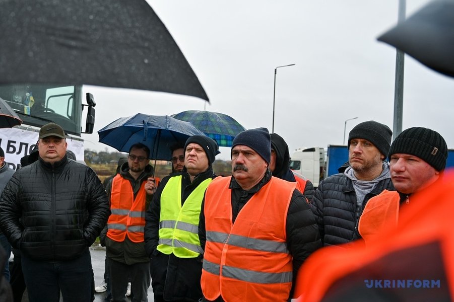 Мітинг українських перевізників на кордоні з Польщею
