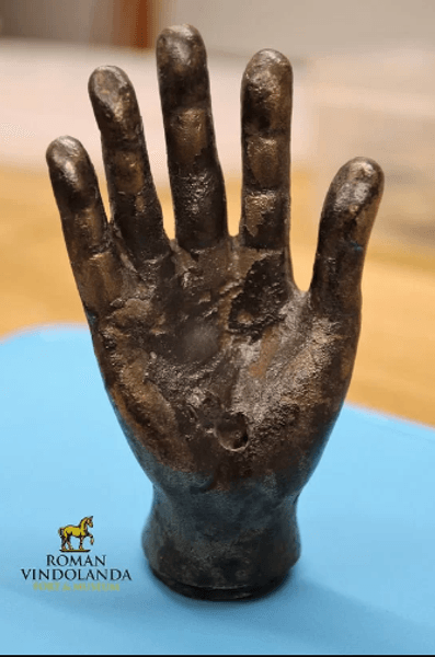 культ, рука, бронза, знахідка, дослідження, історія, Римська імперія, форт, Британія, археологія, археологи, артефакт, розкопки