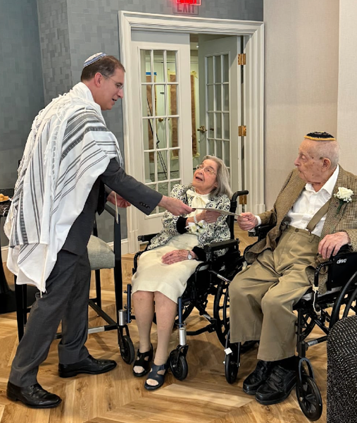 Долгожители вступили в брак, женитьба, вечеринки, курьезы, США, интересные события, любовь, отношения в зрелом возрасте