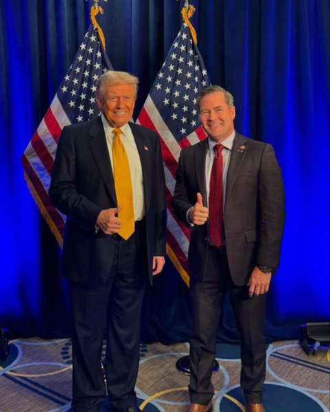 майк уолтц, дональд трамп