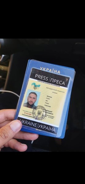 Андрей Макаревич показал удостоверение фейкового журналиста УНИАН