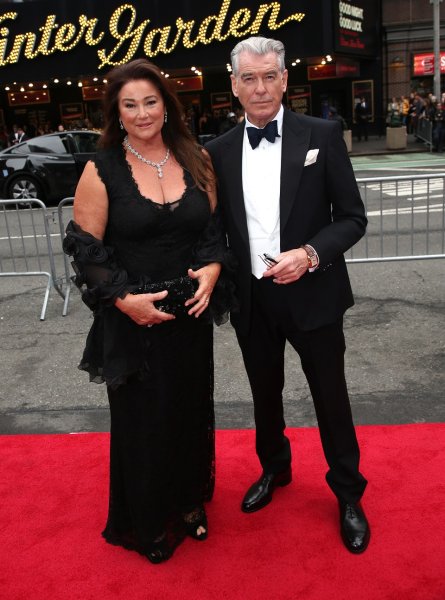 Кийли Шей Смит Пиърс Броснан