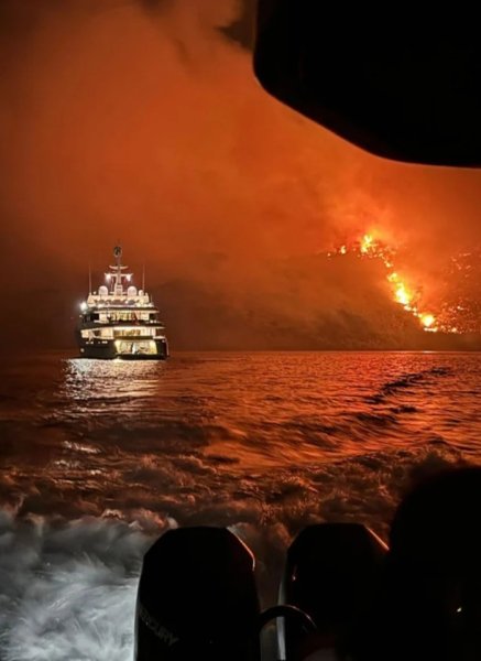 Пожежі в Греції, греція, греція пожежі, туристи пожежі, туристи пожежі