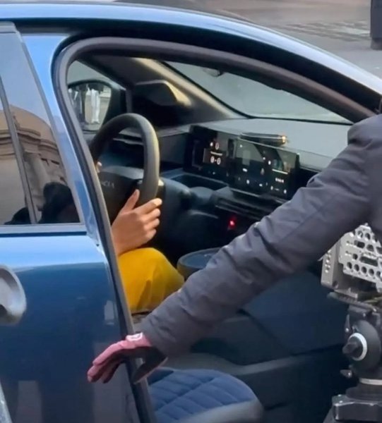 салон Lancia ypsilon, Lancia ypsilon 2024, новая Lancia ypsilon, электромобиль Lancia