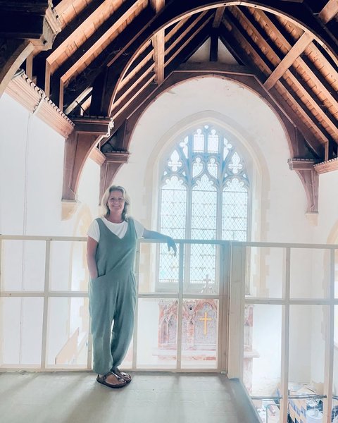 Люси в доме из церкви