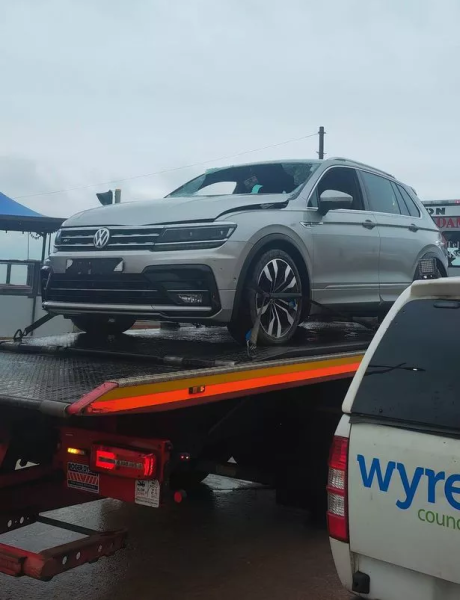 Позашляховик у морі, машина потонула Позашляховик у морі, машина потонула, позашляховик, без пасажирів усередині, берегова охорона, рятувальна операція, віднесло в море, приплив