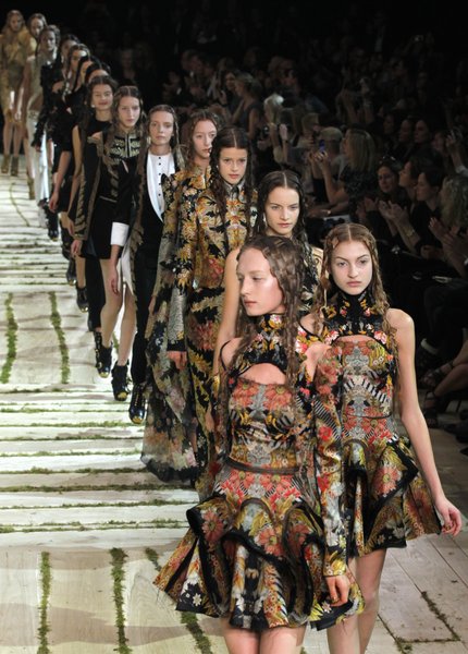 Alexander McQueen, Сара Бертон