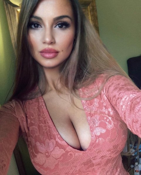 Липсващият модел, Инес Хелън Липсващ модел, Инес Хелън, модел, блогър, съмнявам се в съществуването, лъга много, последователи, кражба на снимки,