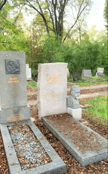 Могила Михаила Драгоманова в Софии