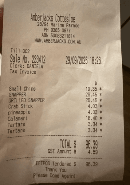 Чек ресторану Amberjacks Cottesloe в Перті на суму майже 100 доларів за fish and chips і додаткові страви