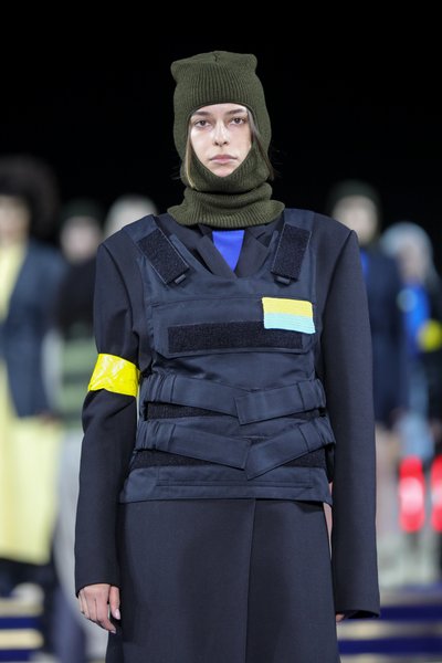 Коллекция Лилии Литковской на показе в Лондоне 2022