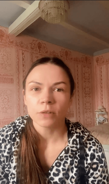 Жінка повернулася з Європи в українське село