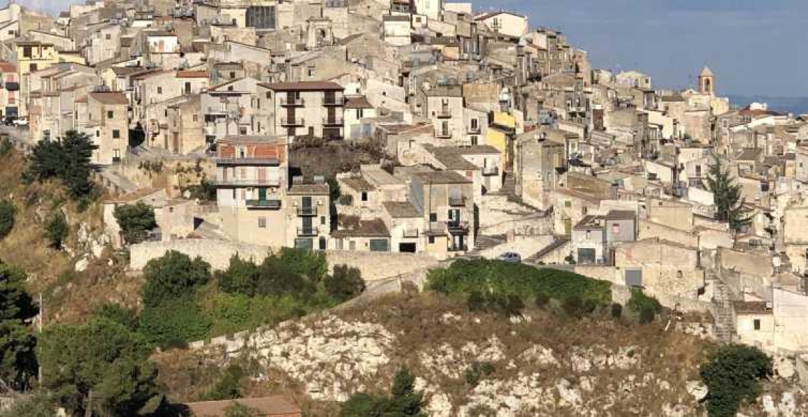  Евтини жилища в Италия, унищожен град, нереален град, начинания, възобновление, недвижими парцели, фотография 
