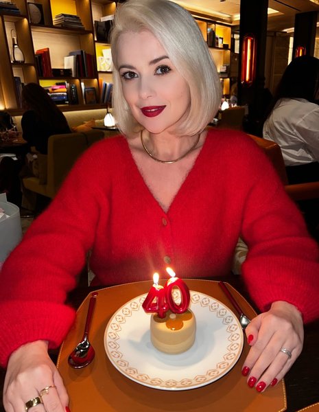 мика ньютон где она