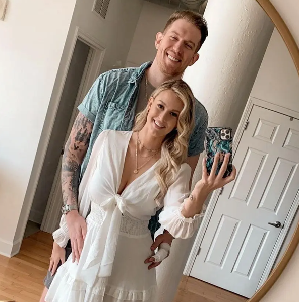 Чоловік з величезним зростом не може поміститись у літак, зовнішність, рекорд,  Бо Браун з Атланти, фото, США