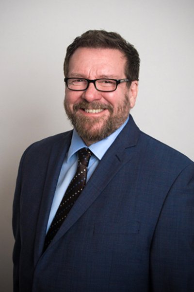 

Колин Эллард: "Жители мегаполисов чаще, чем жители небольших городов и деревень, страдают от депрессии, здесь чаще случаются суициды. Наука не дает точного официального объяснения, почему так происходит. Однако ученые предполагают, что большим городам не хватает социального единства"
