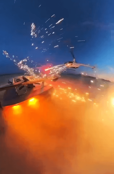 Блогер стрелял фейерверками с вертолета, блогера могут арестовать, Lamborghini, вертолет, спорткар, стрелял с вертолета в машину