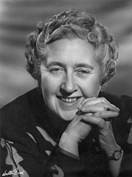   "Я поняла, что нельзя оборачиваться назад, нельзя даже пытаться оборачиваться назад. Жизнь — это улица с односторонним движением" Агата Кристи 