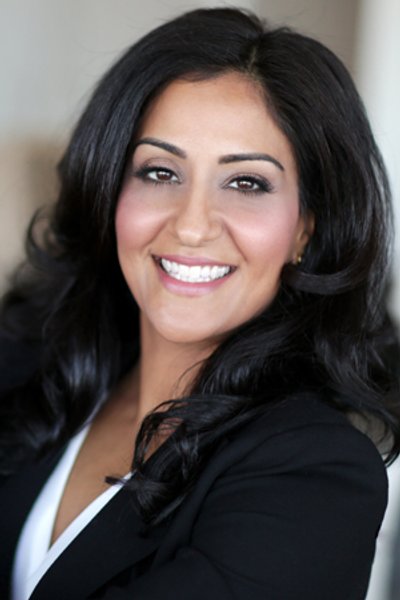 

Шими Канг: "Одна мама рассказывала мне, что все учебники для своего мальчика (два метра ростом) она покупает в двух экземплярах, чтобы ему не приходилось таскать их на себе домой. Что же он будет делать в университете, если до этого его всю жизнь берегли от такого кошмара, как тяжелый рюкзак с книгами?"
