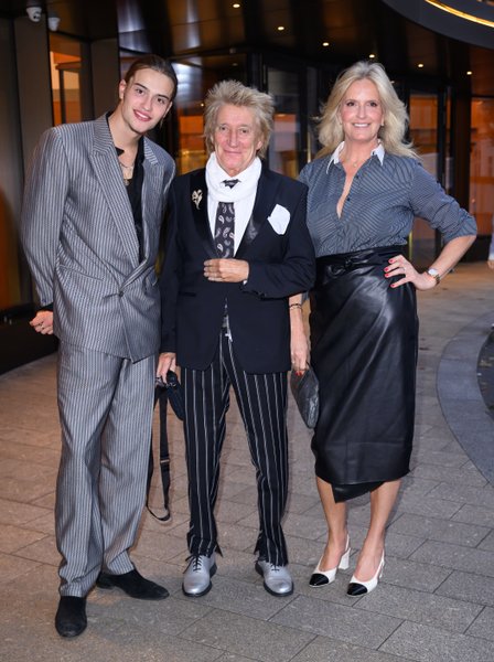 Род Стюарт с женой и сыном